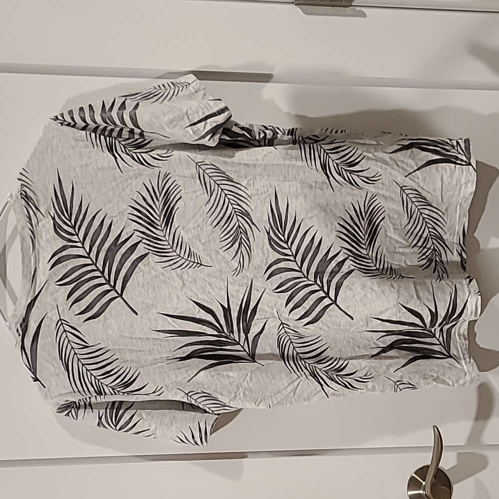 Free Planet Palm Leaf Top​ - Picture 4 of 5